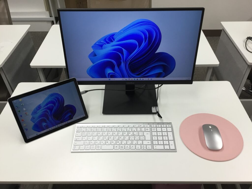 フォルテの作業場所にあるパソコンブース